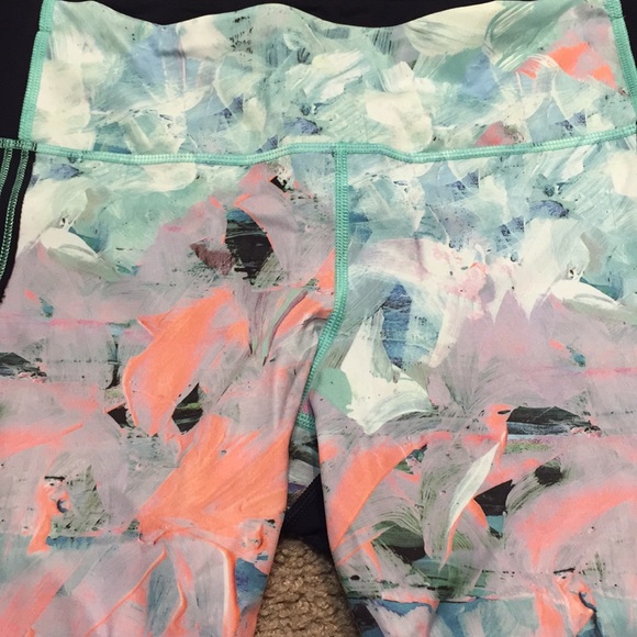 Lululemon 10 Top Speed Blushed Illusion Crop Pants - Picture 7 of 7